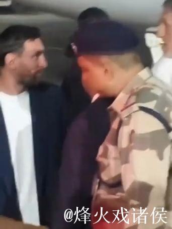 梅西抵印度引近万球迷疯狂接机 梅西抵印度引近万球迷疯狂接机