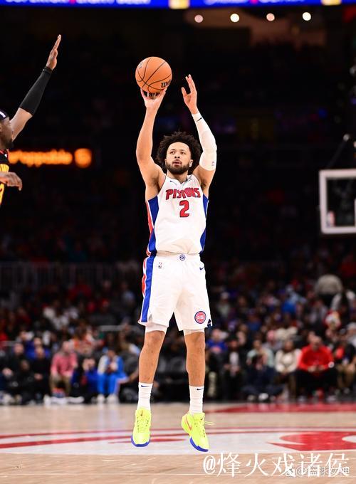 坎宁安跑位到底角三分出手投进,活塞领先21分打停老鹰 坎宁安跑位到底角三分出手投进,活塞领先21分打停老鹰